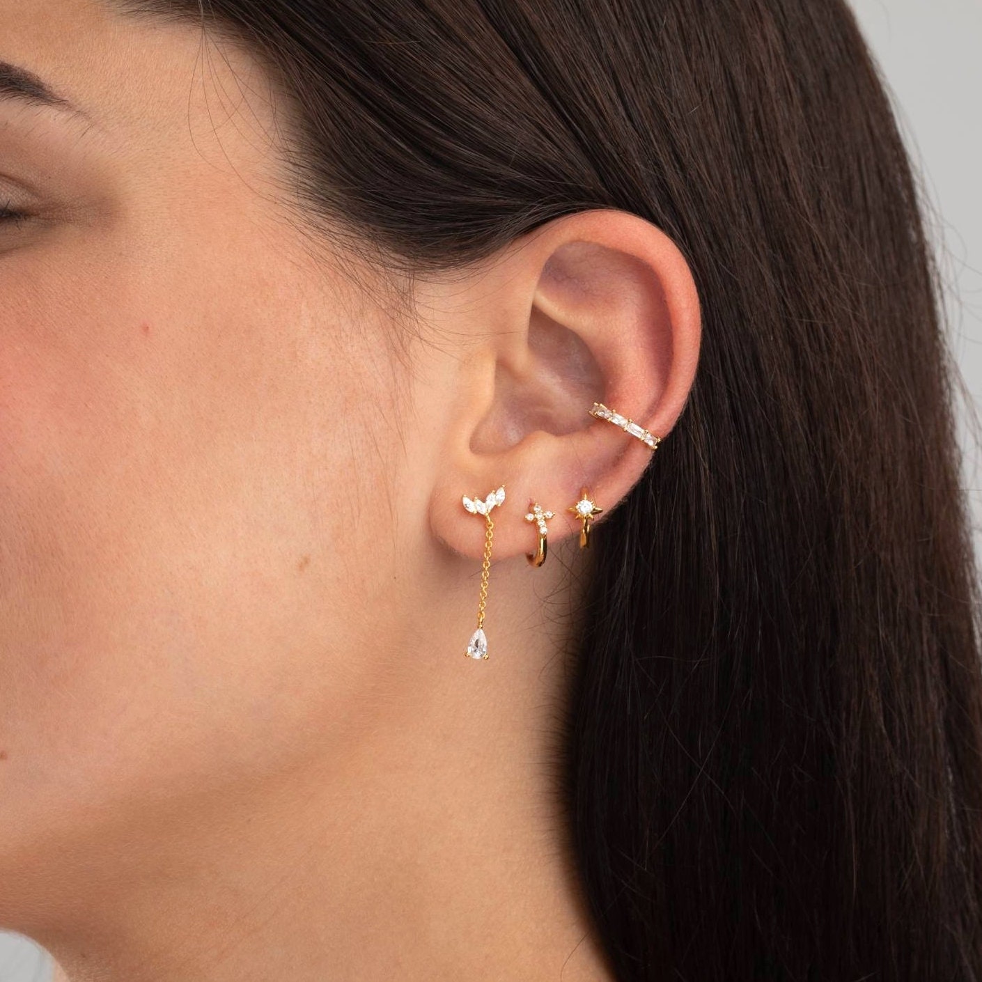 Puces oreilles chaine et zircons pour femme argent ou doré