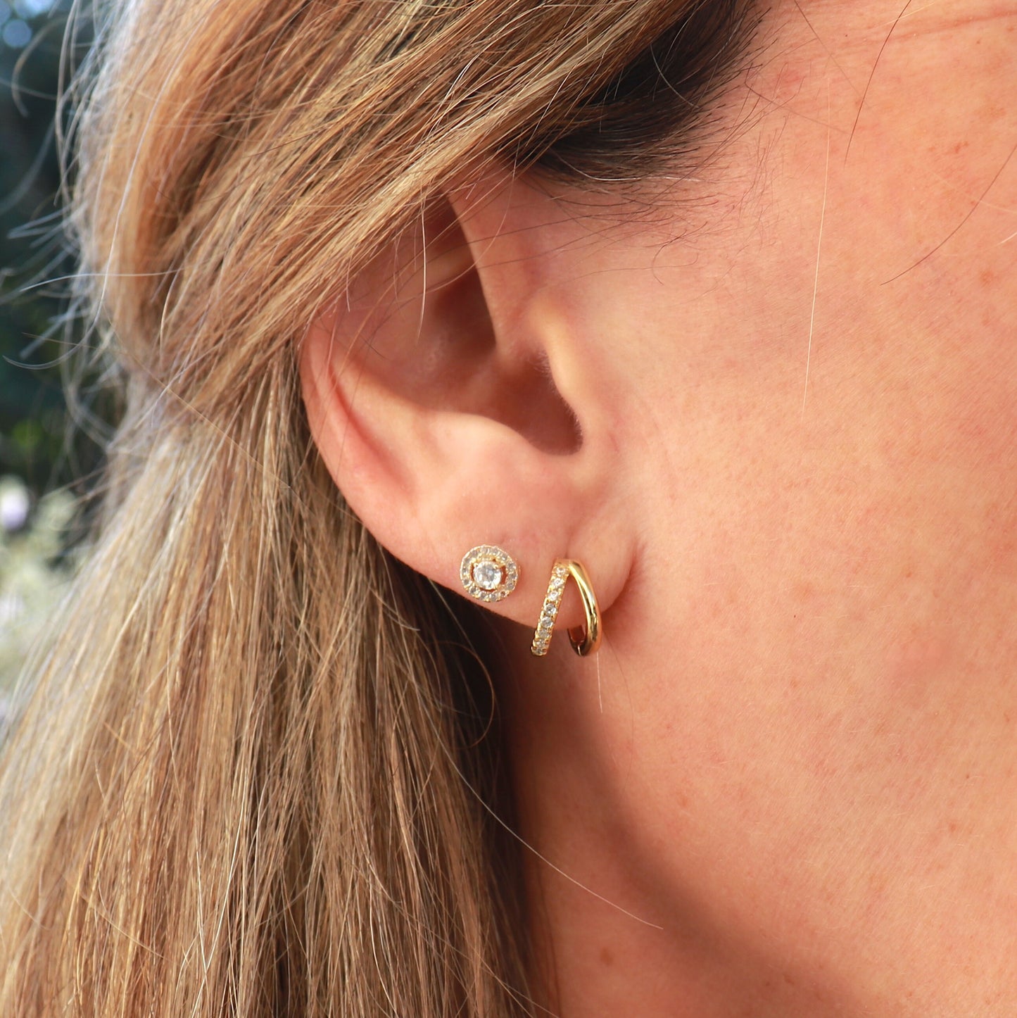 Petites boucles puces rond avec zircons pour femme doré ou argent