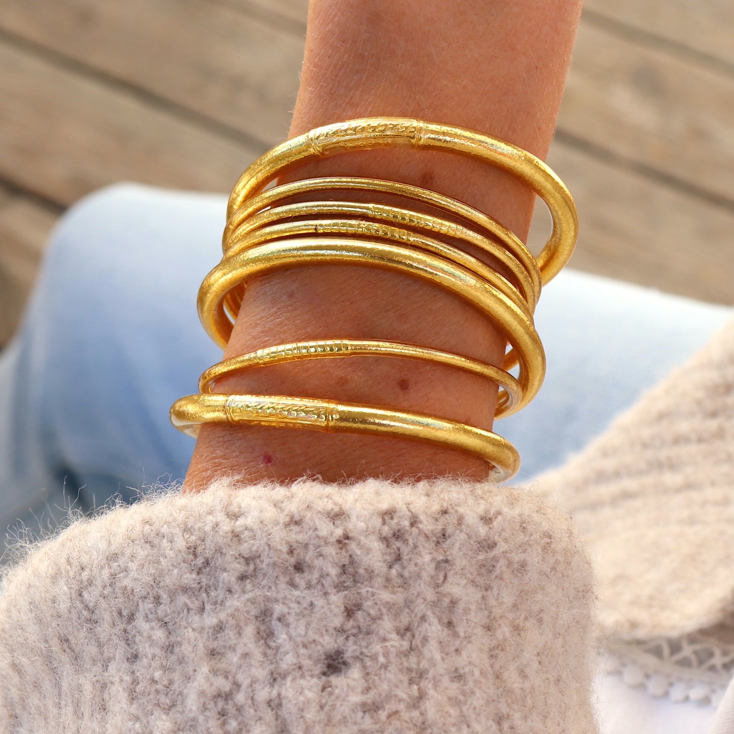 Bracelet femme jonc bouddhiste doré avec mantras , bracelet épais vendu à l'unité