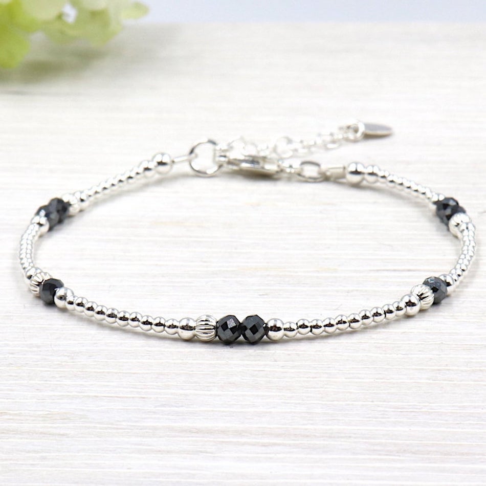 bracelet femme pères argent avec des pierres de gemmes facettées hématite pour femme